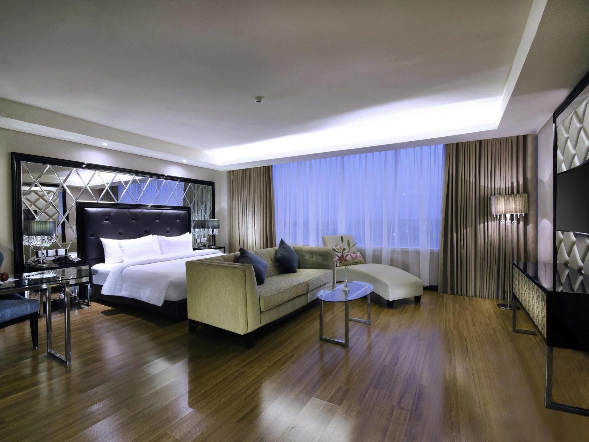 The Alana Hotel & Convention Center Solo By Aston Exteriér fotografie